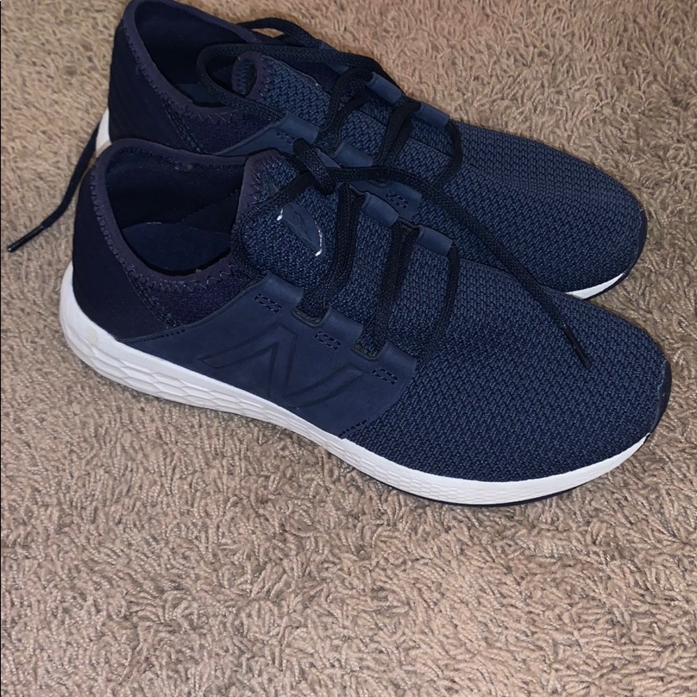 New balance tennis shoes